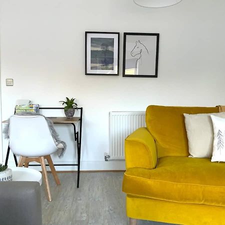 Вилла Stylish & Spacious 3 Bed House With 2 Free Car Parking Spaces Appledram Экстерьер фото
