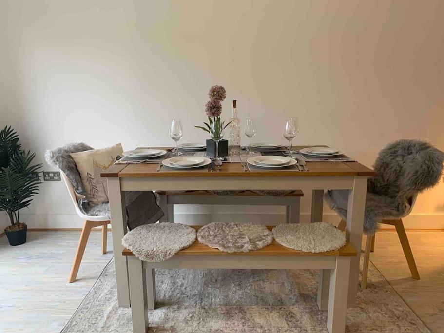 Вилла Stylish & Spacious 3 Bed House With 2 Free Car Parking Spaces Appledram Экстерьер фото