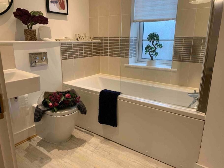 Вилла Stylish & Spacious 3 Bed House With 2 Free Car Parking Spaces Appledram Экстерьер фото