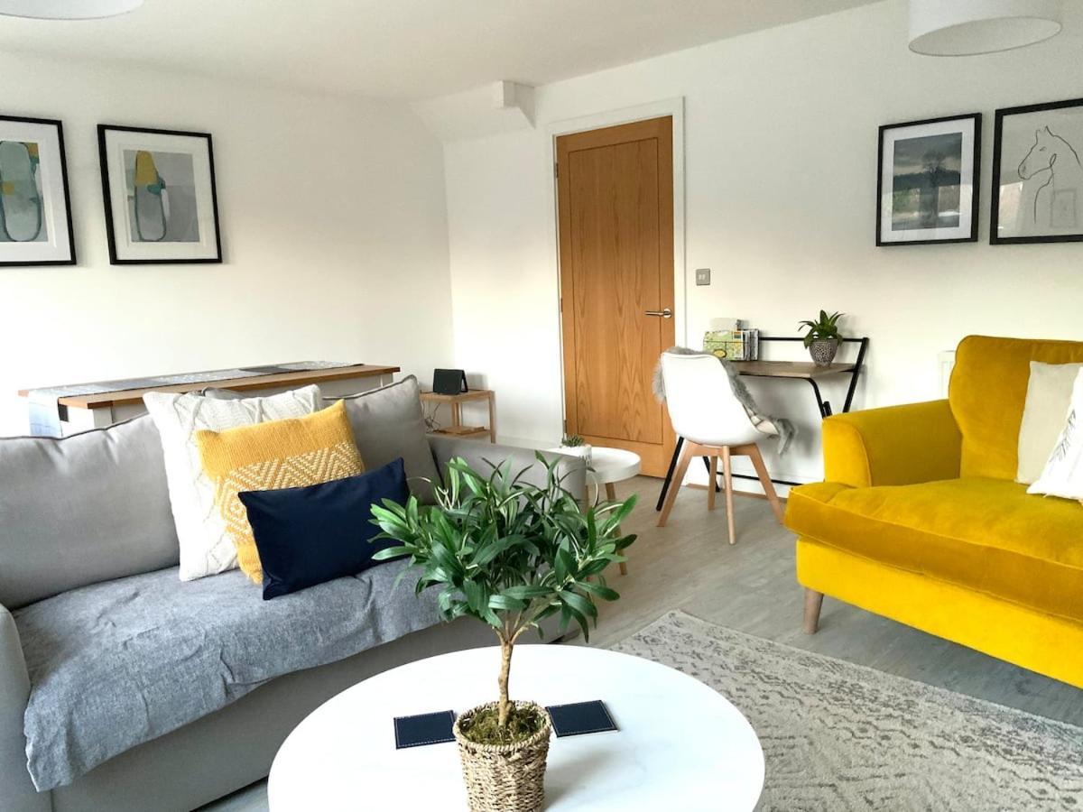 Вилла Stylish & Spacious 3 Bed House With 2 Free Car Parking Spaces Appledram Экстерьер фото